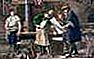 En konstnärs visualisering av Johannes Gutenberg i hans verkstad, som visar sitt första provark.