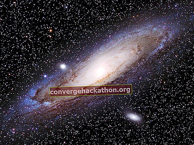 Изглед към галактиката Андромеда (Messier 31, M31).