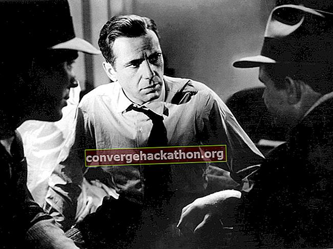 Humphrey Bogart (ortada) sinema filminde Ward Bond ve Barton MacLane ile 