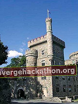 Usen Castle na Brandeis University, Waltham, Massachusetts.